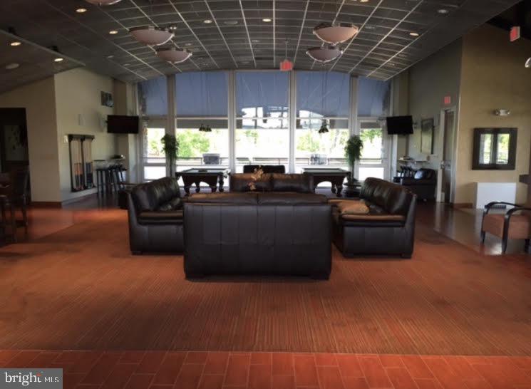 POTOMAC CLUB - Residential