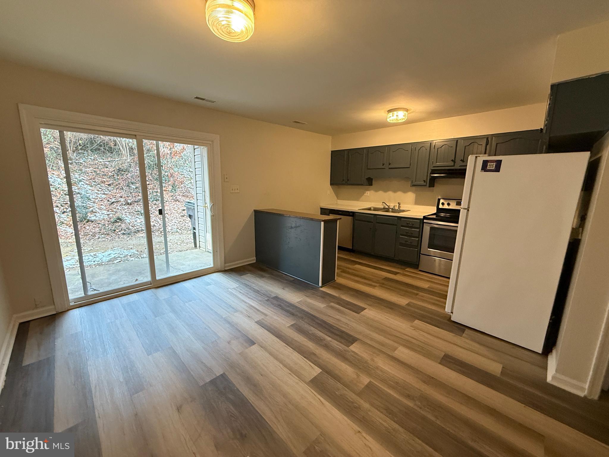 OLDE GREENWICH - Residential Lease