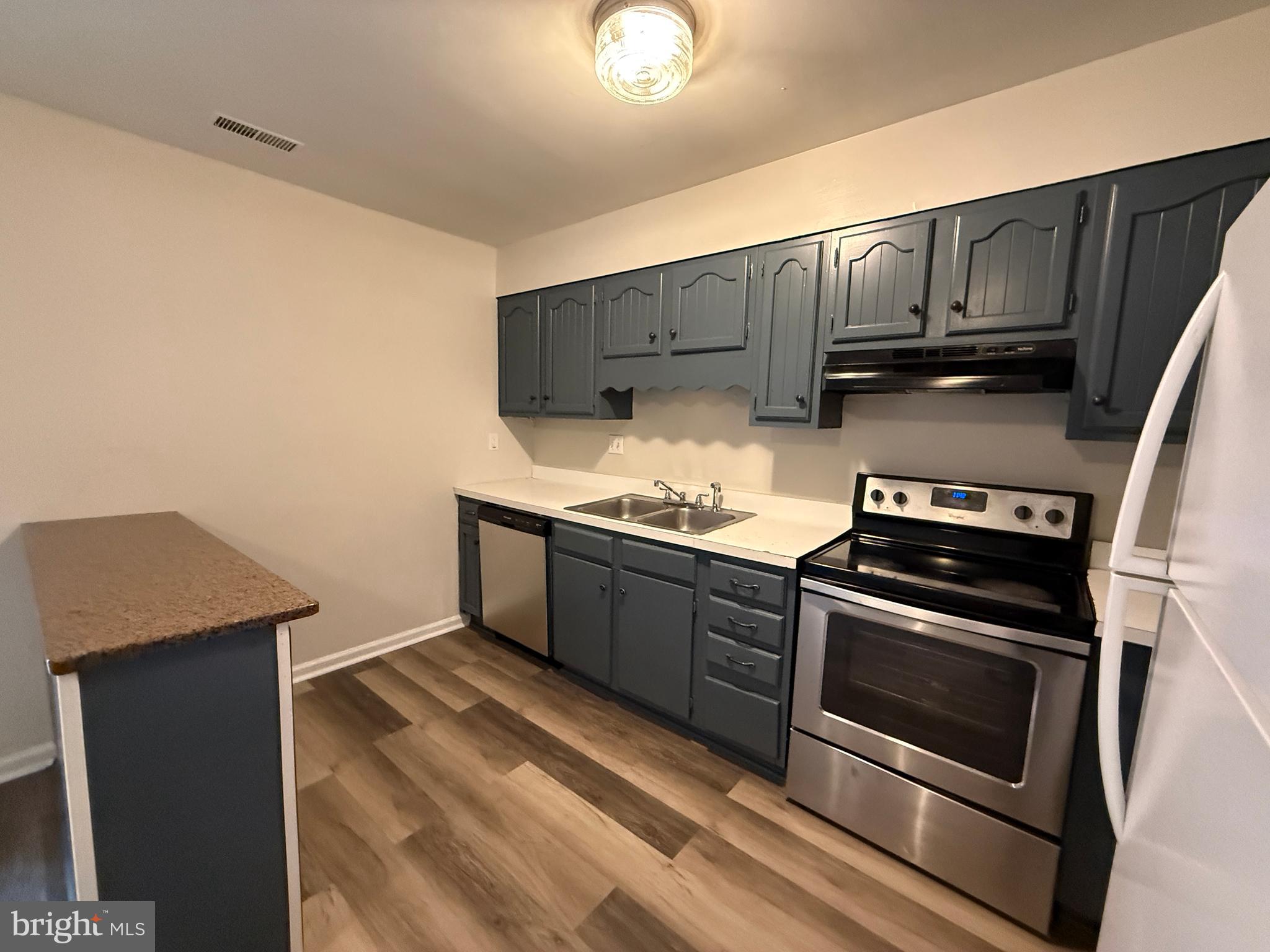 OLDE GREENWICH - Residential Lease