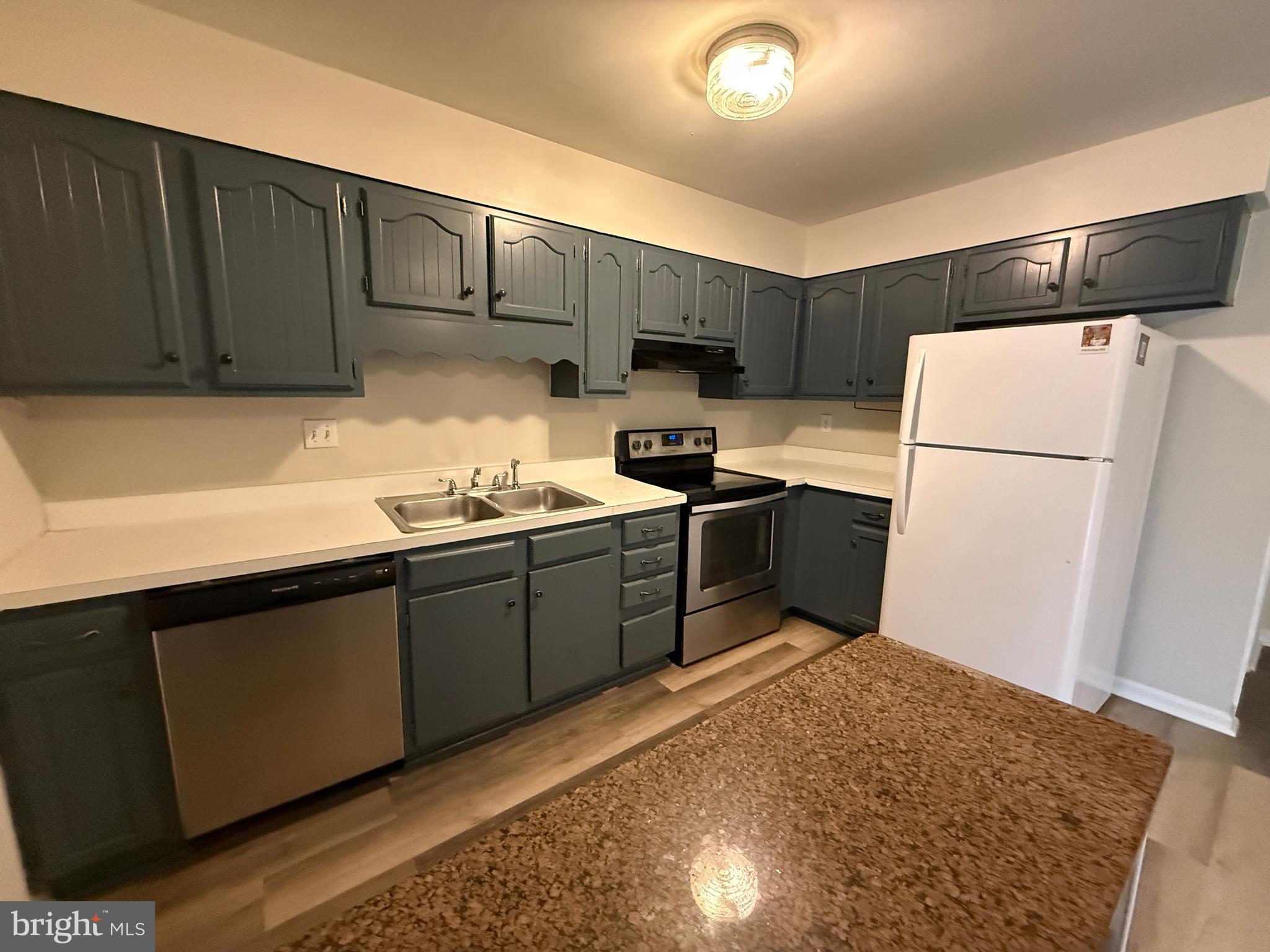 OLDE GREENWICH - Residential Lease