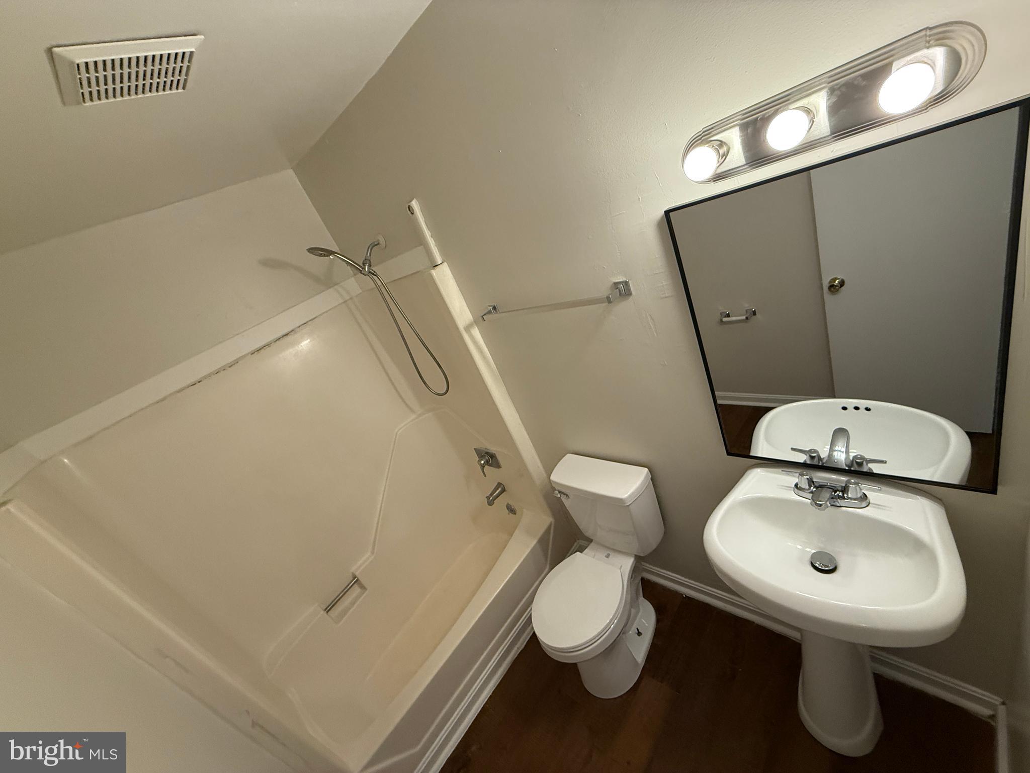 OLDE GREENWICH - Residential Lease