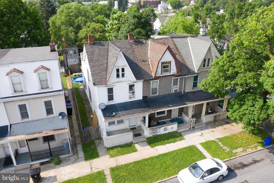 Discover this 4-bedroom, 1-bathroom fixer-upper in Harrisburg City, with an estimated $30k in repairs needed. After completion, the property could be worth an estimated ARV of $139,900. Some renovations have already started, but it's up to you to finish 3 rooms and install a new bathroom. Add a fresh coat of paint and carpet, and you'll have a property ready to impress. Don't miss this investment opportunity – schedule a viewing today!