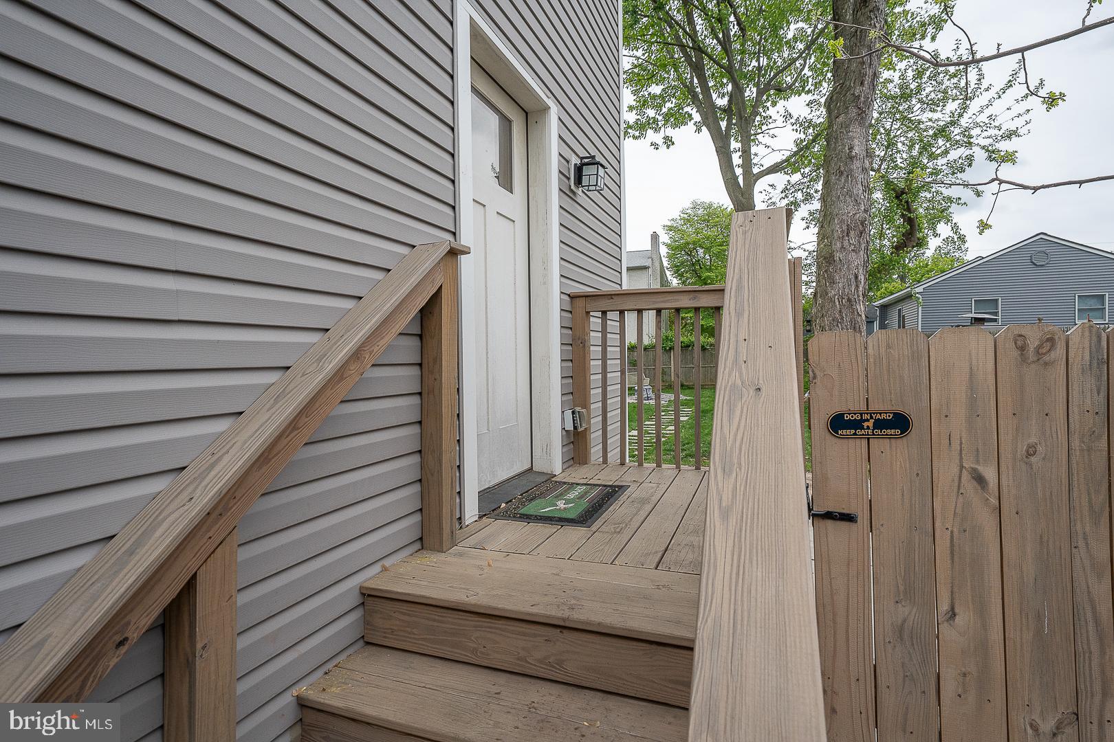 LARCHMONT SQ - Residential