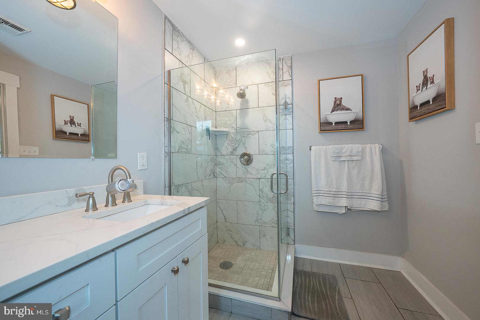 LARCHMONT SQ - Residential