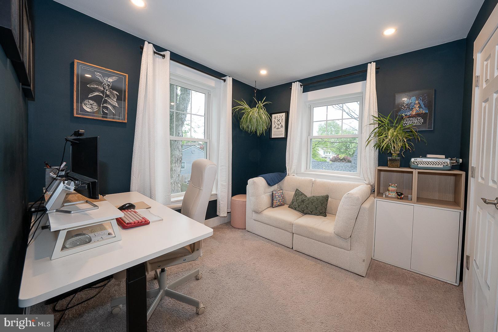 LARCHMONT SQ - Residential