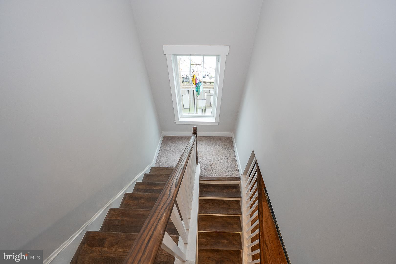 LARCHMONT SQ - Residential