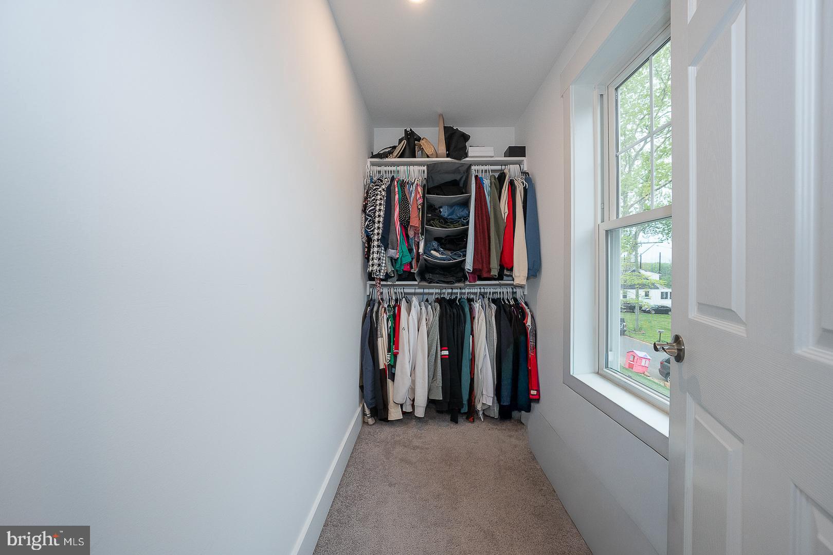 LARCHMONT SQ - Residential