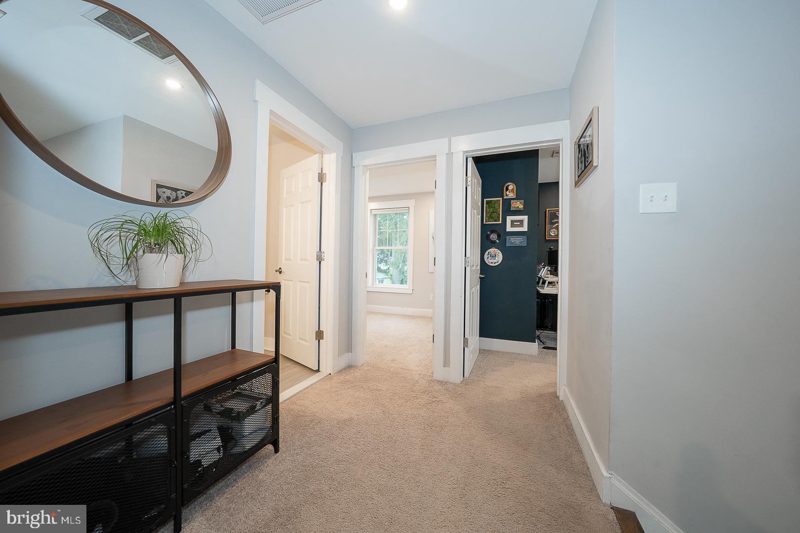 LARCHMONT SQ - Residential