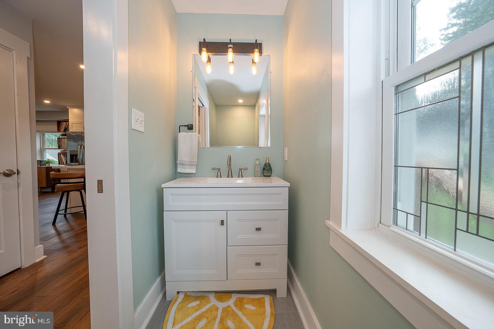 LARCHMONT SQ - Residential