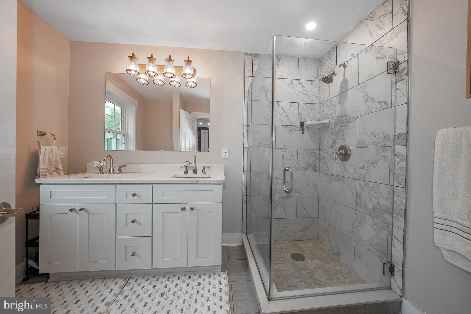 LARCHMONT SQ - Residential