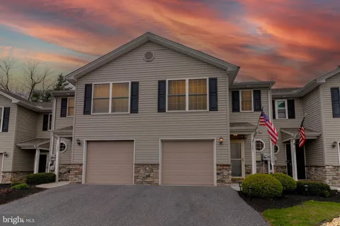 7887 Manada Court, Harrisburg, PA MLS: PADA2044568