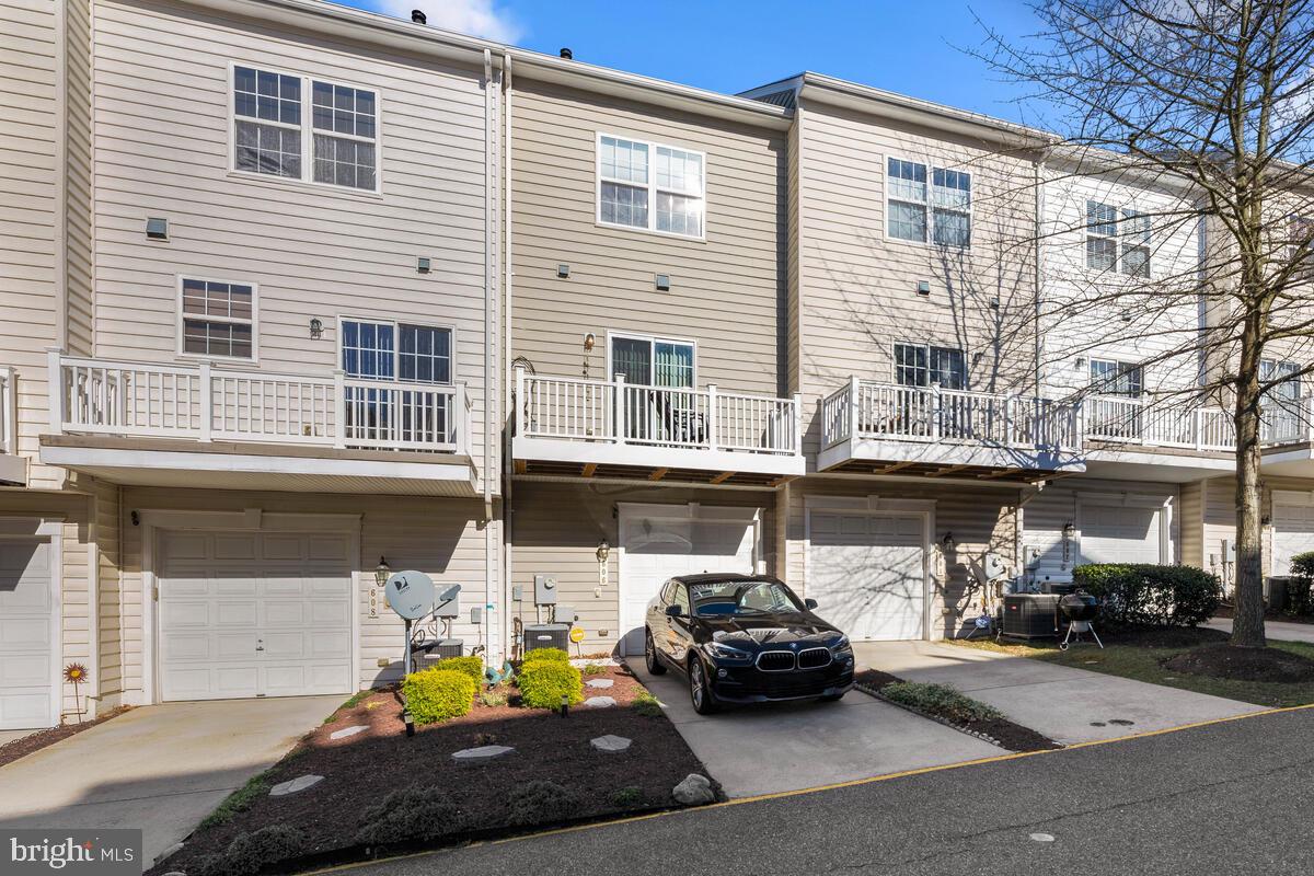 VICTORY PROMENADE - Residential