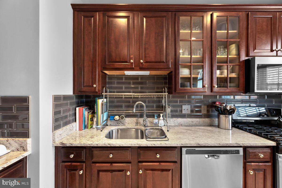 VICTORY PROMENADE - Residential