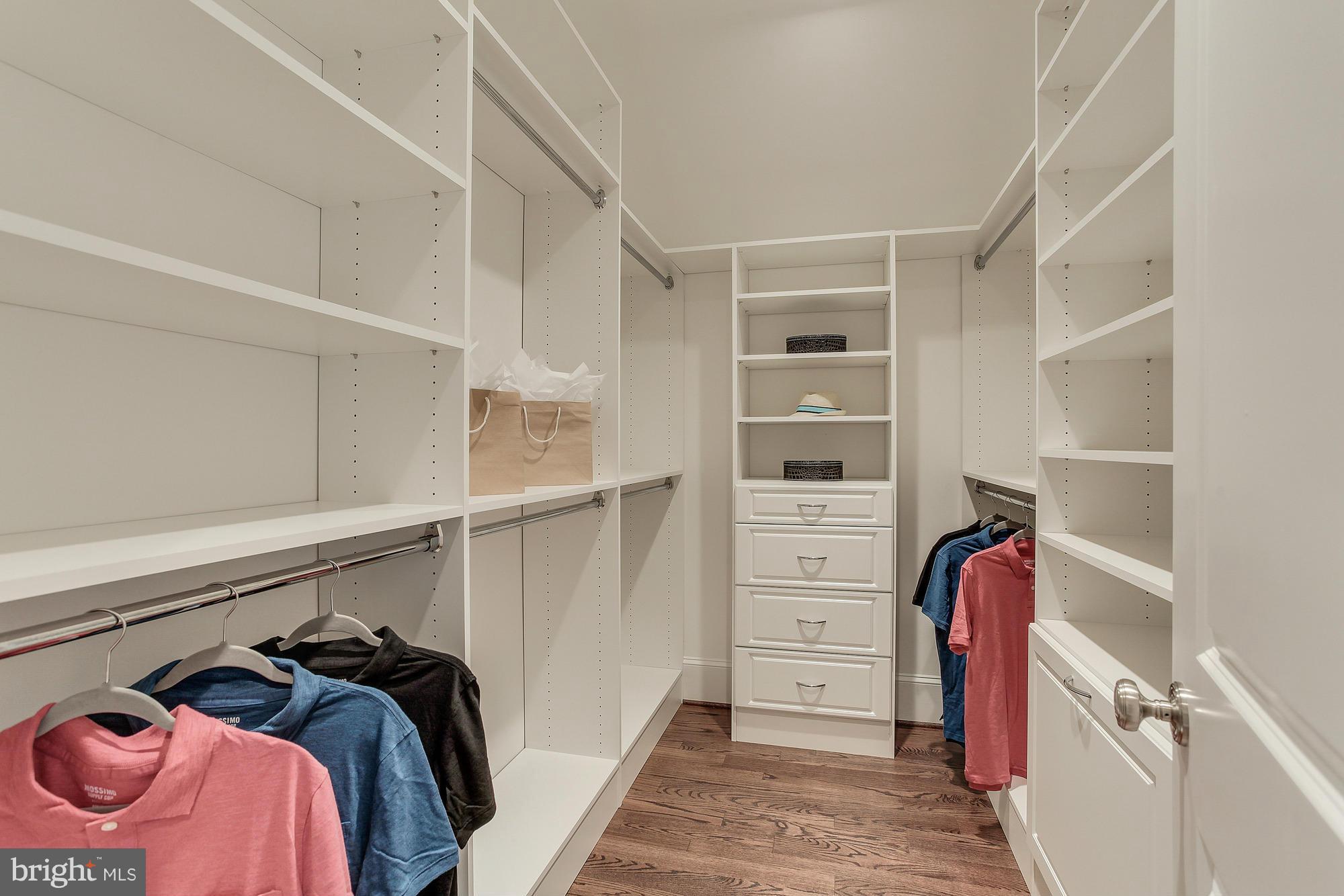 SALONA VILLAGE - Residential