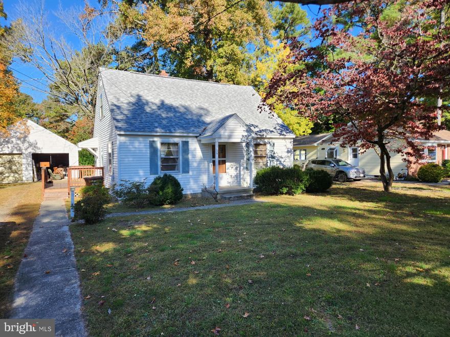 Come take a look at this charming 2-bedroom, 1 bath that has solid bones but is in the need of some updating. City services, desired Fruitland schools, fenced in rear yard, a two-bay detached garage with concrete floor, wood stove, and electric, new roof, natural gas, deck with handicap ramp and beautiful hardwood floors are just a few of the amenities this property offers. Additionally, there is a walk-up, fully floored second floor that could be used for storage or converted into a third bedroom. York HVAC system is reported to be only 10 years old. Priced to sell, the home is located in a USDA financing district thereby qualifying for 100% financing and possible seller closing cost assistance for the right offer. Come quick!!!!