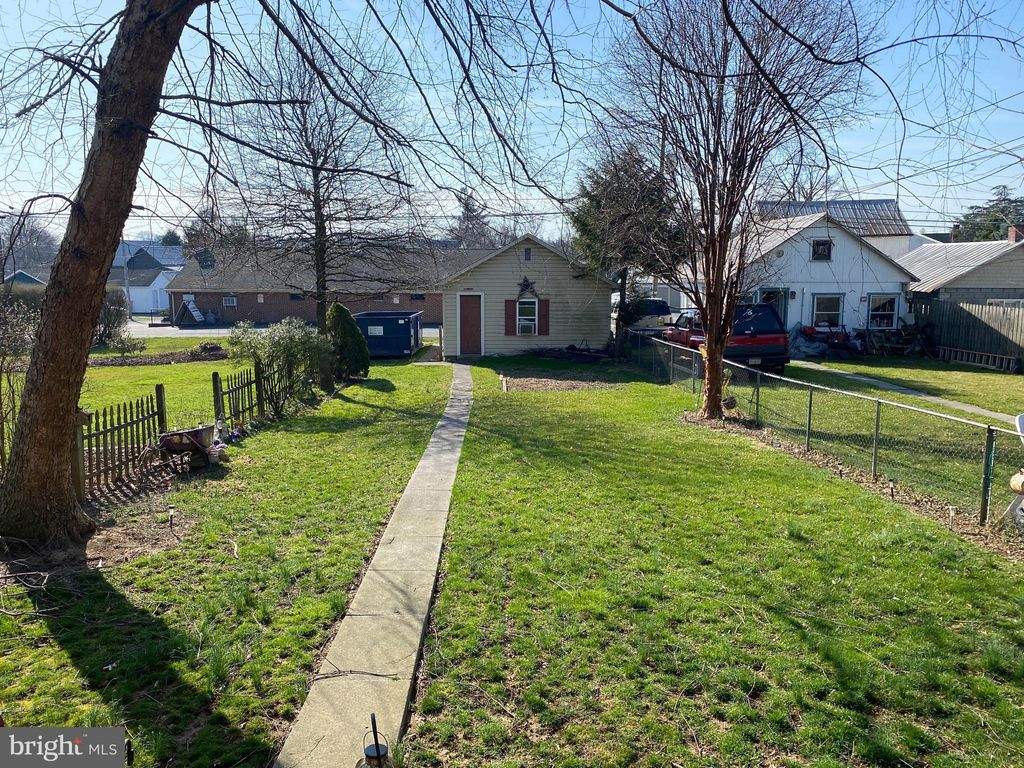 Photo of 40 E Lincoln Avenue, Lititz, PA 17543 (MLS # PALA2048106)