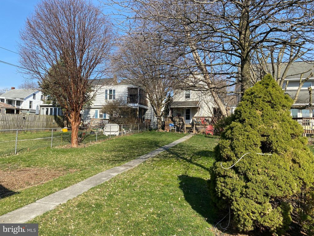 Photo of 40 E Lincoln Avenue, Lititz, PA 17543 (MLS # PALA2048106)