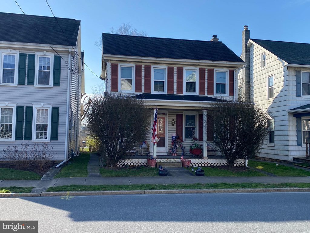 Photo of 40 E Lincoln Avenue, Lititz, PA 17543 (MLS # PALA2048106)