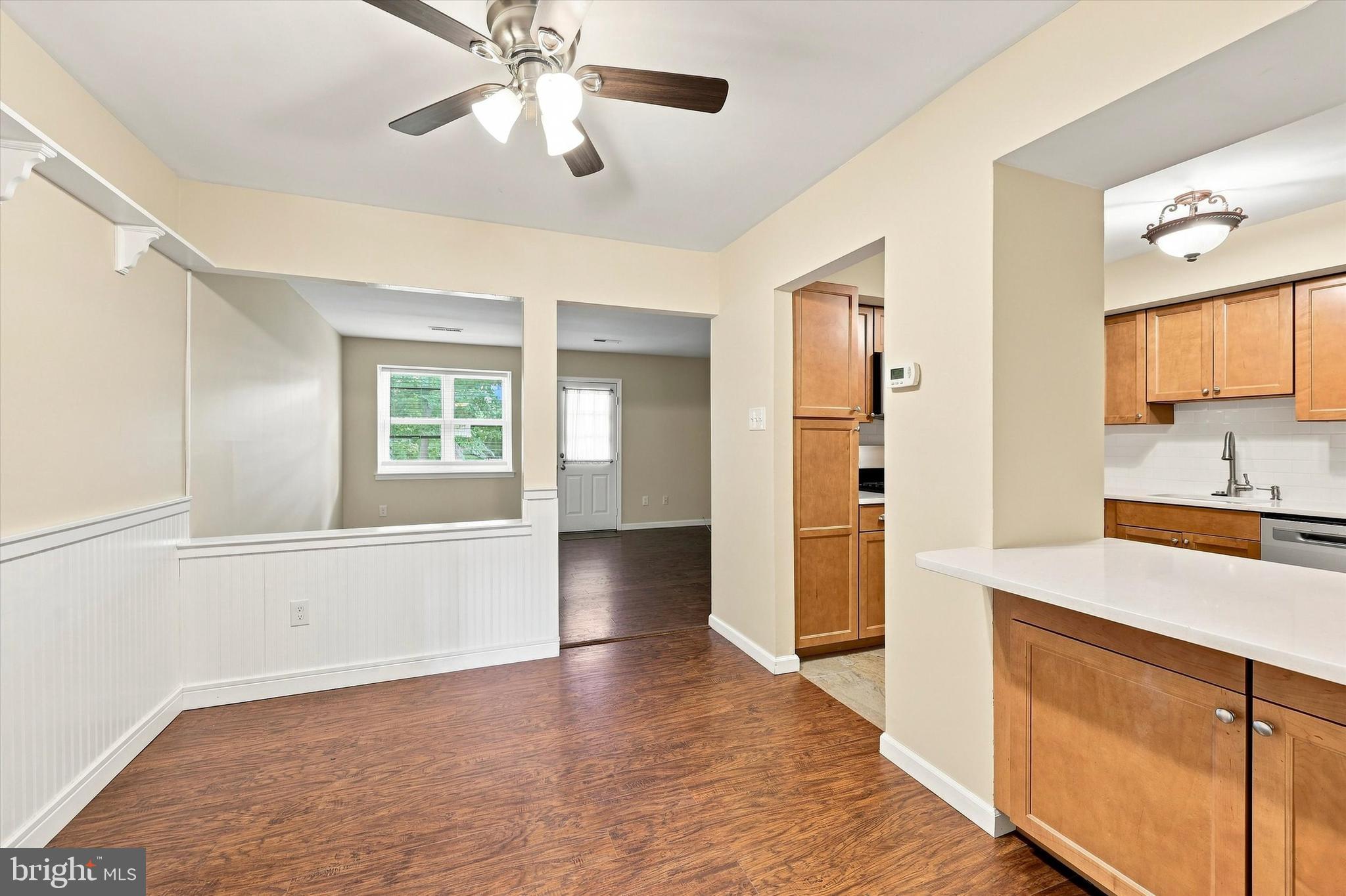 909 CLOVER PLACE