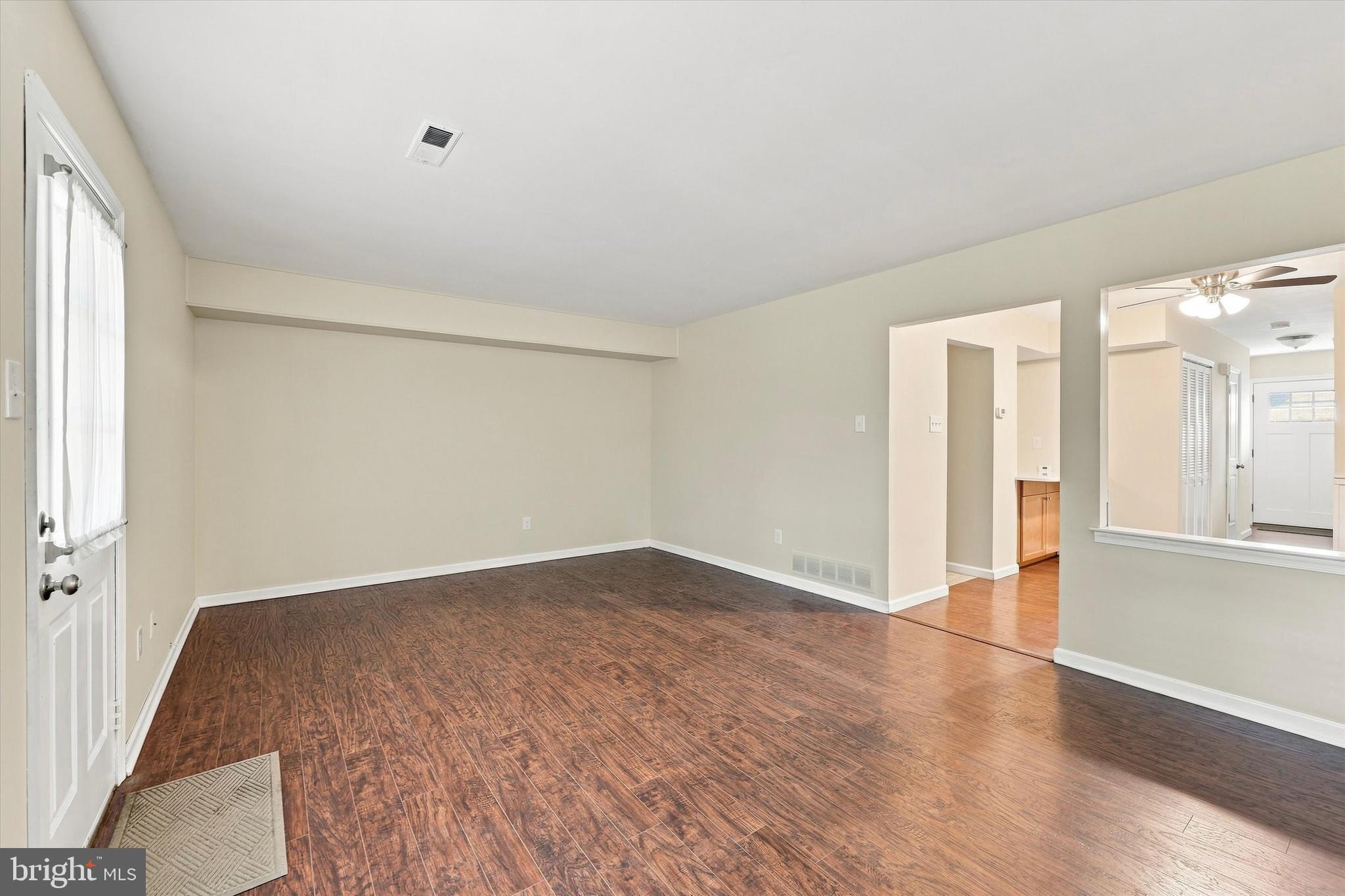 909 CLOVER PLACE
