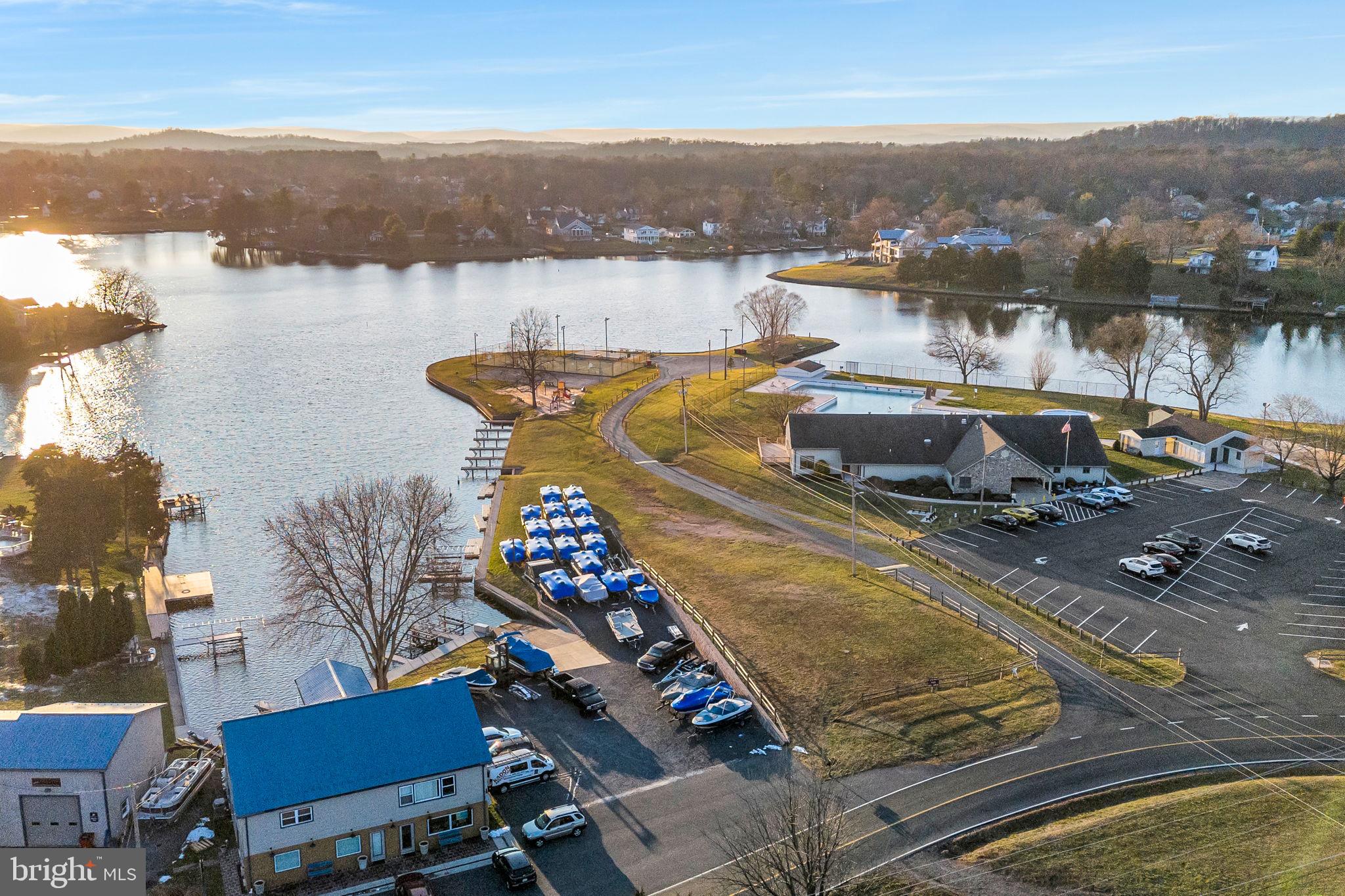 LAKE HERITAGE - Residential