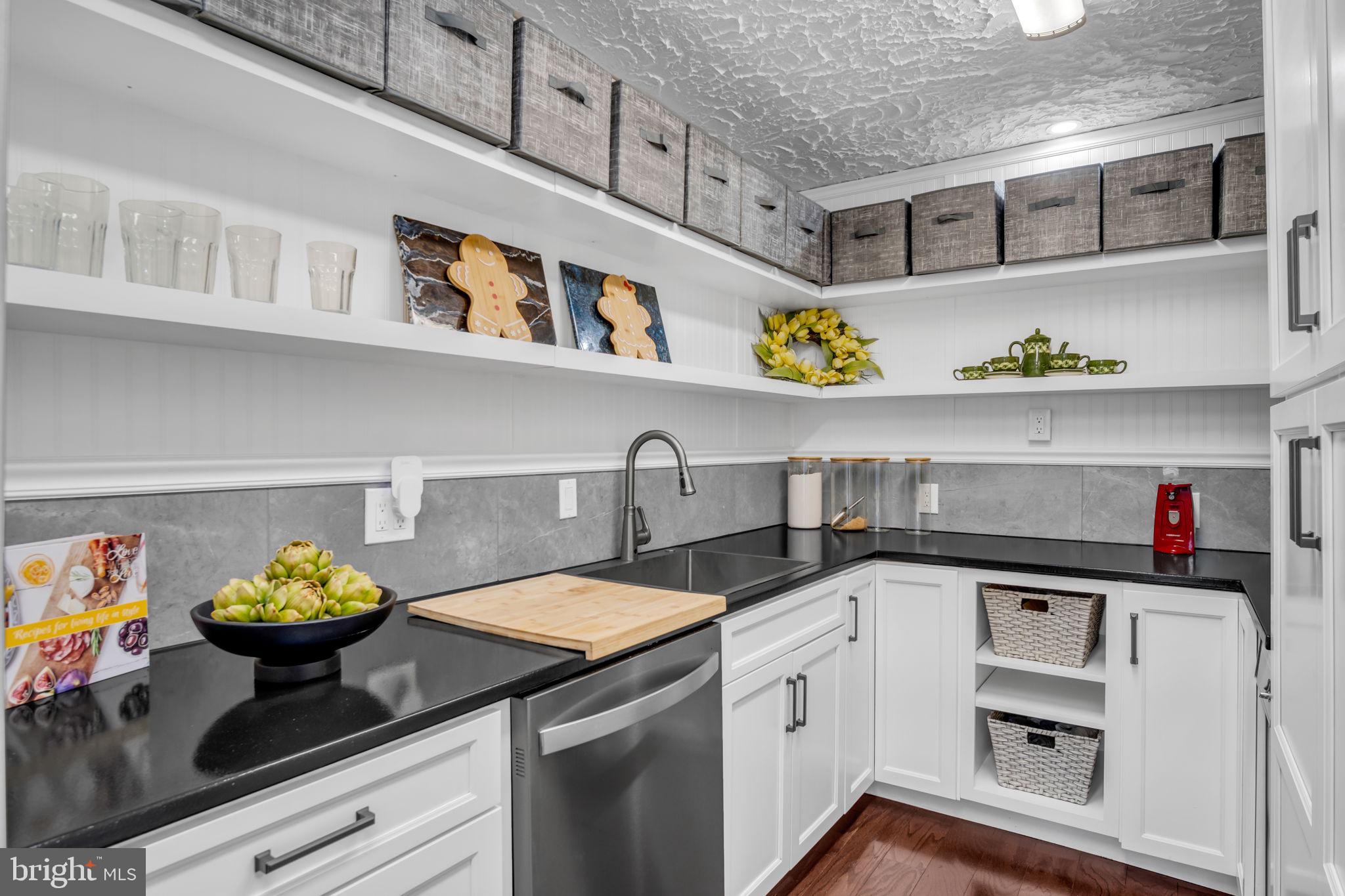 LAKE HERITAGE - Residential