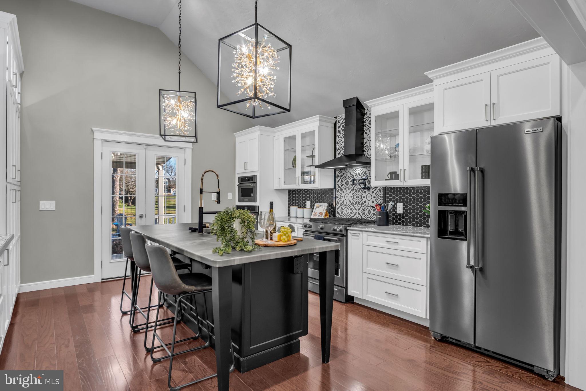 LAKE HERITAGE - Residential