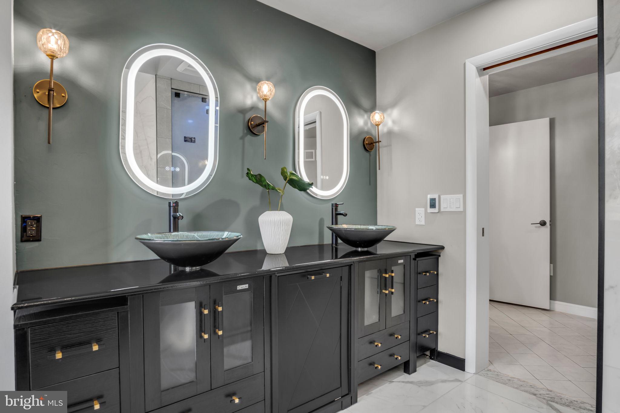 LAKE HERITAGE - Residential