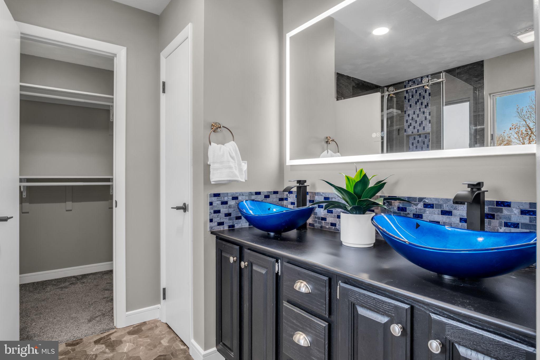 LAKE HERITAGE - Residential