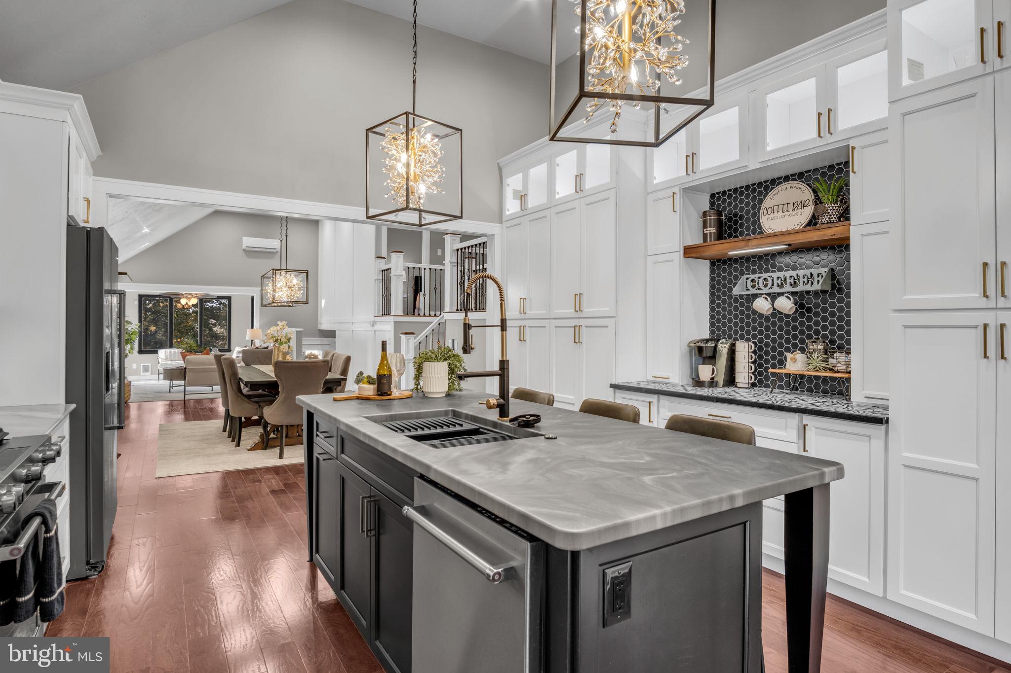 LAKE HERITAGE - Residential