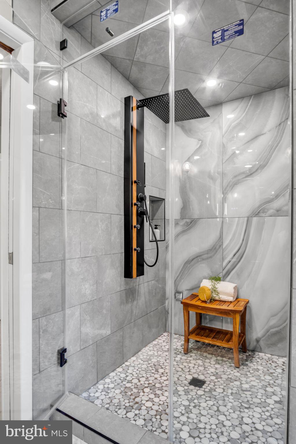 LAKE HERITAGE - Residential