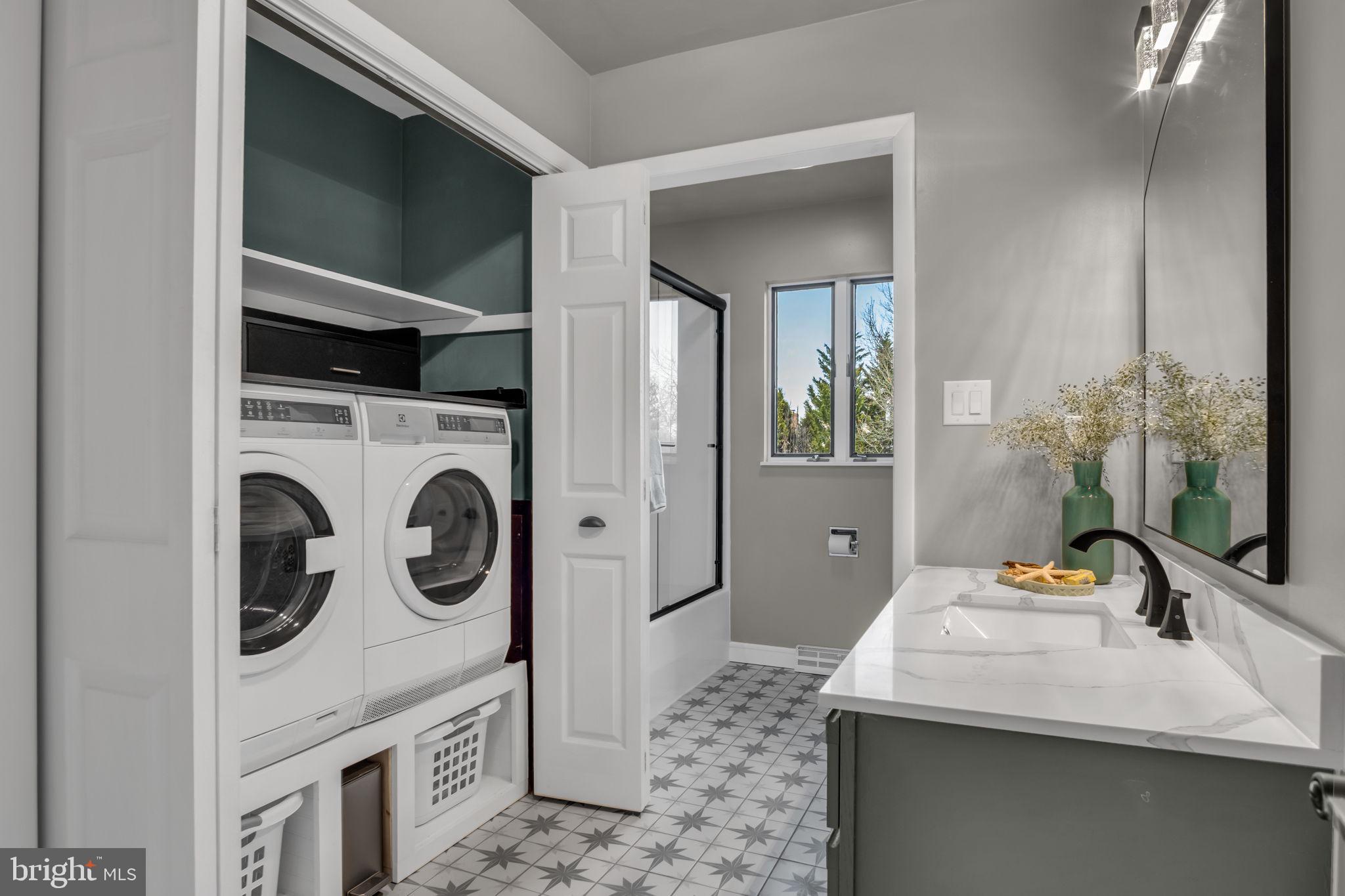 LAKE HERITAGE - Residential