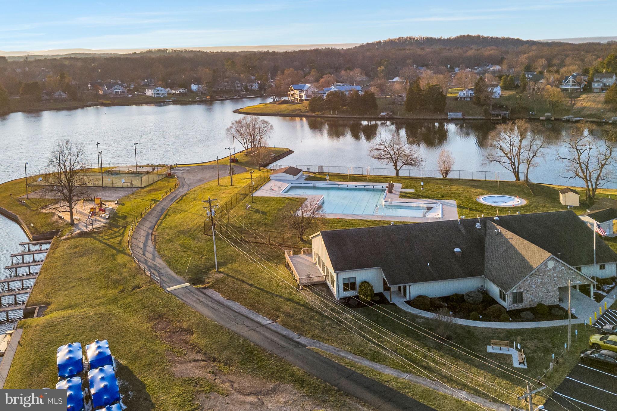 LAKE HERITAGE - Residential