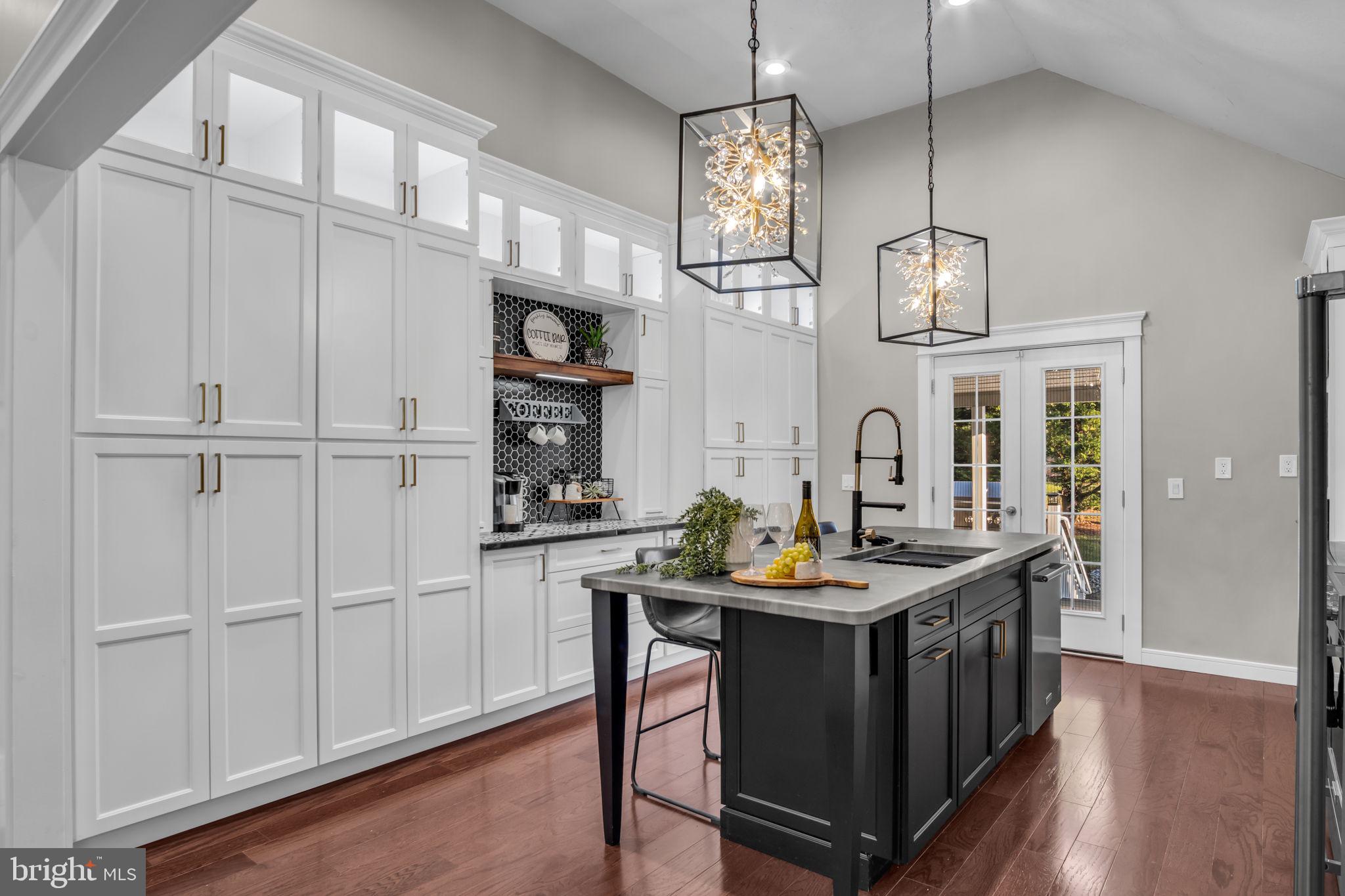 LAKE HERITAGE - Residential