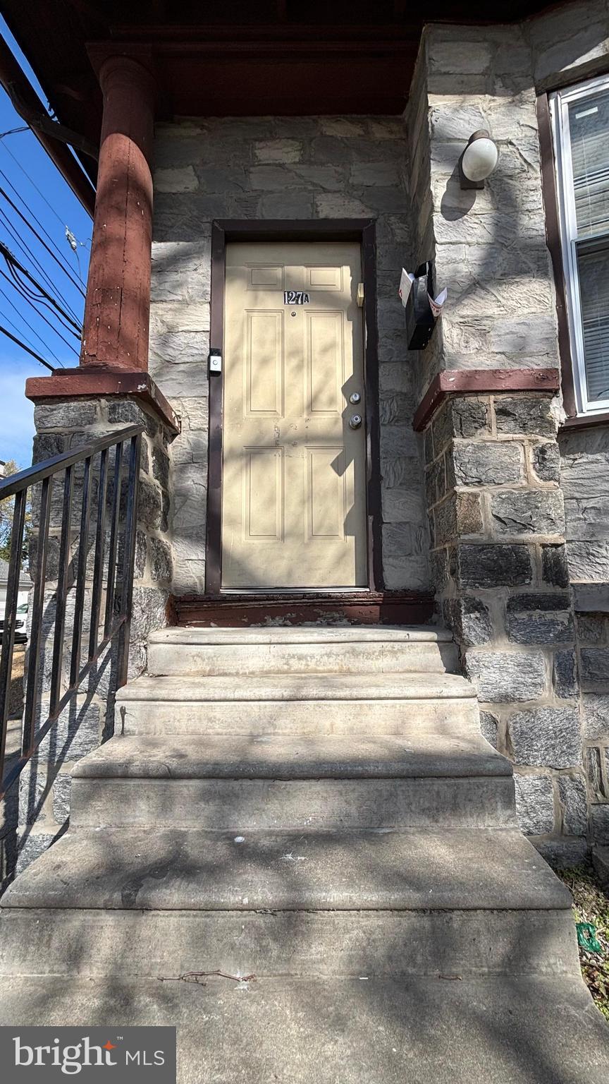 UNIVERSITY CITY - Residential Income