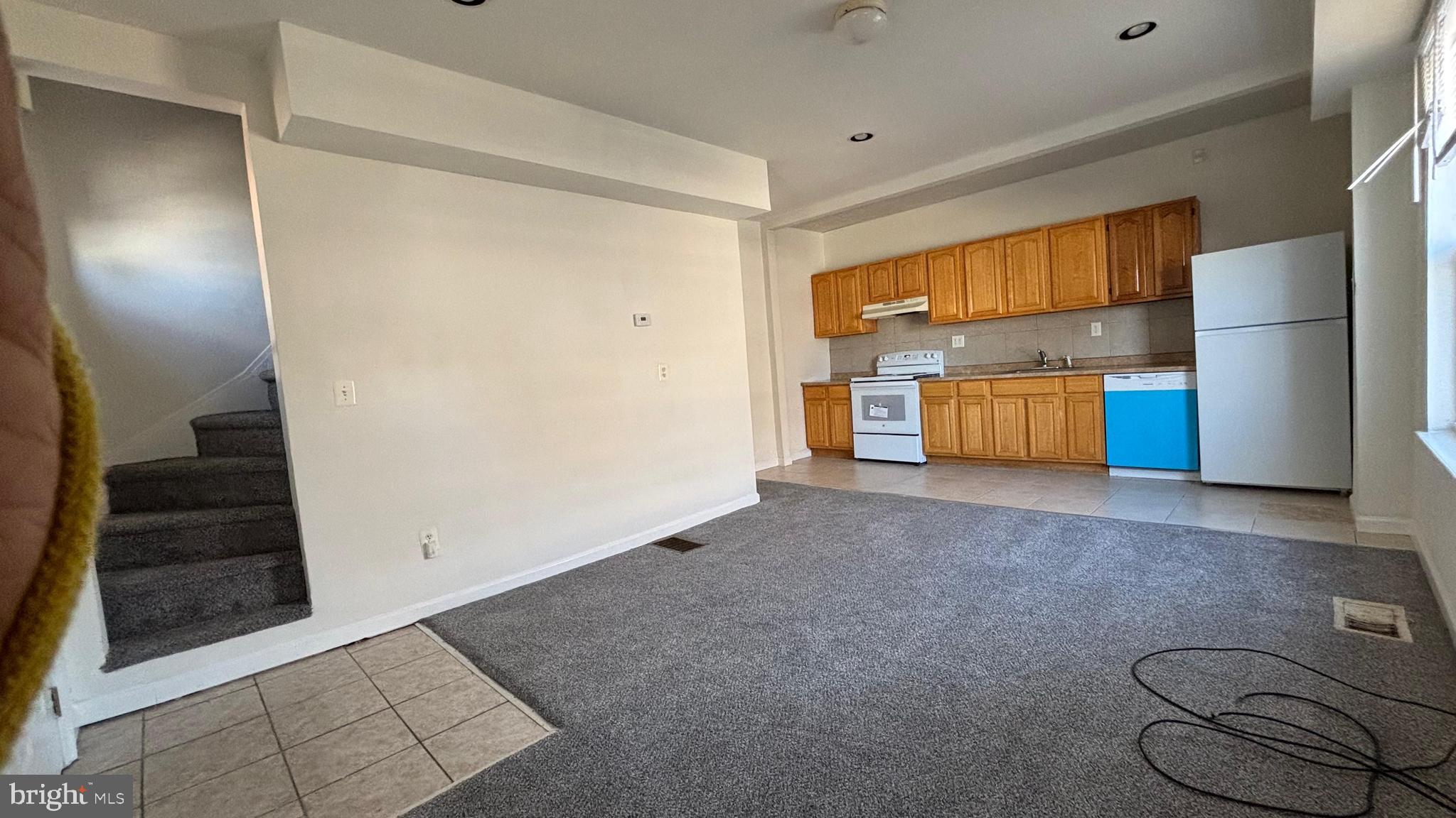 UNIVERSITY CITY - Residential Income