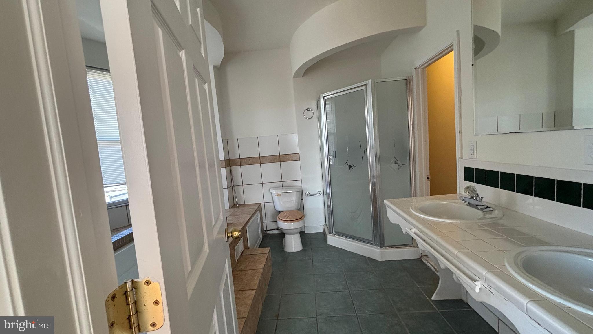 UNIVERSITY CITY - Residential Income