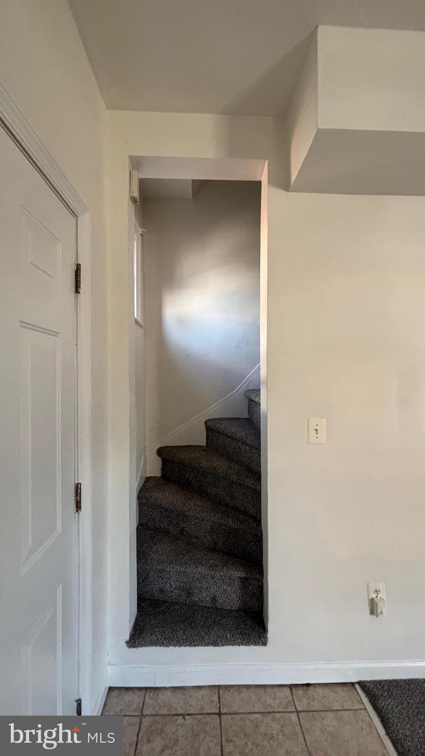 UNIVERSITY CITY - Residential Income