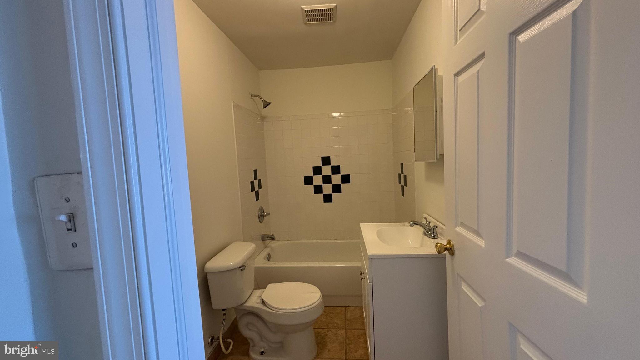 UNIVERSITY CITY - Residential Income