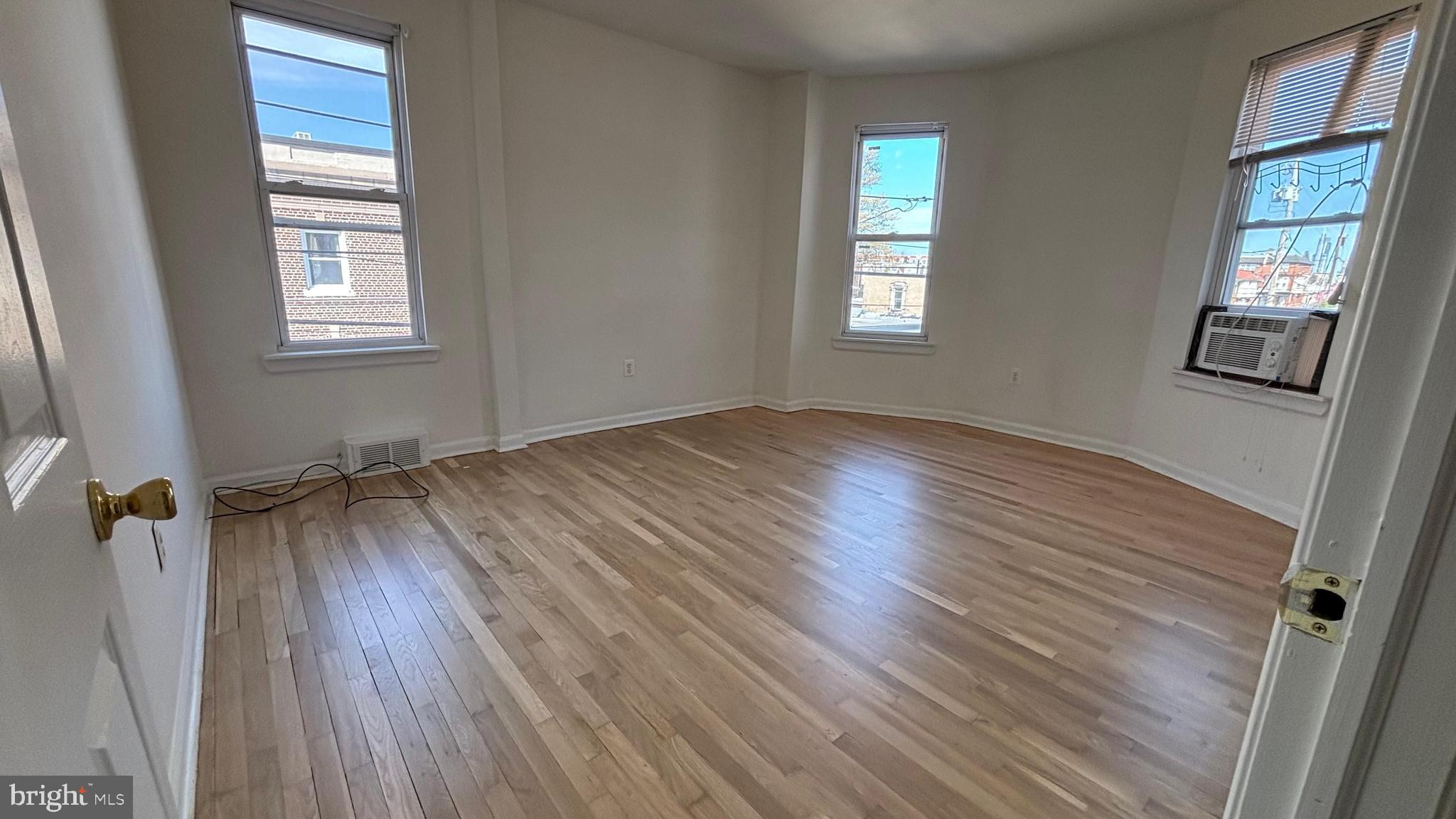 UNIVERSITY CITY - Residential Income