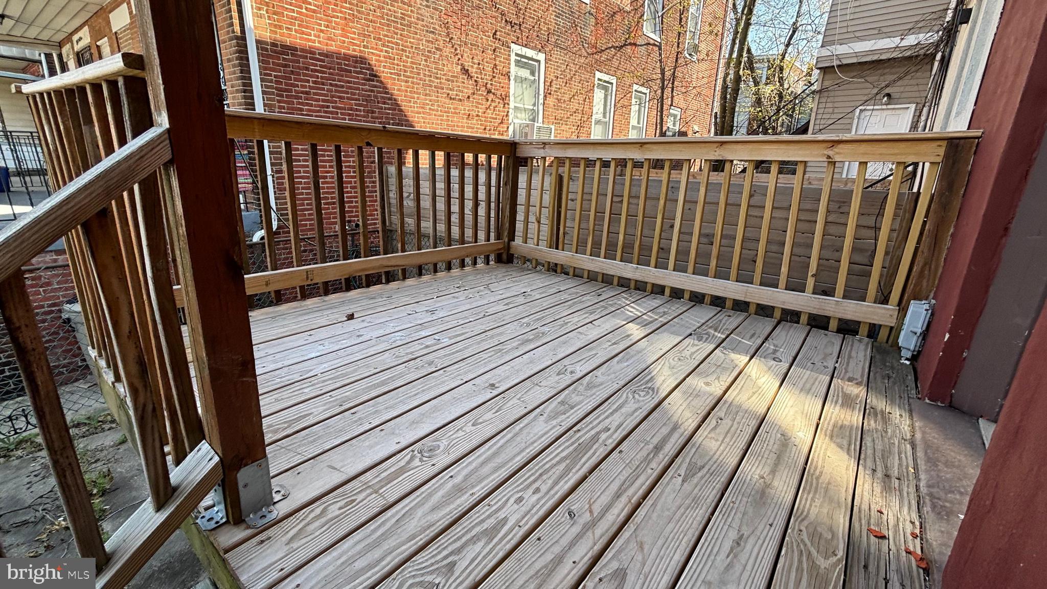 UNIVERSITY CITY - Residential Income