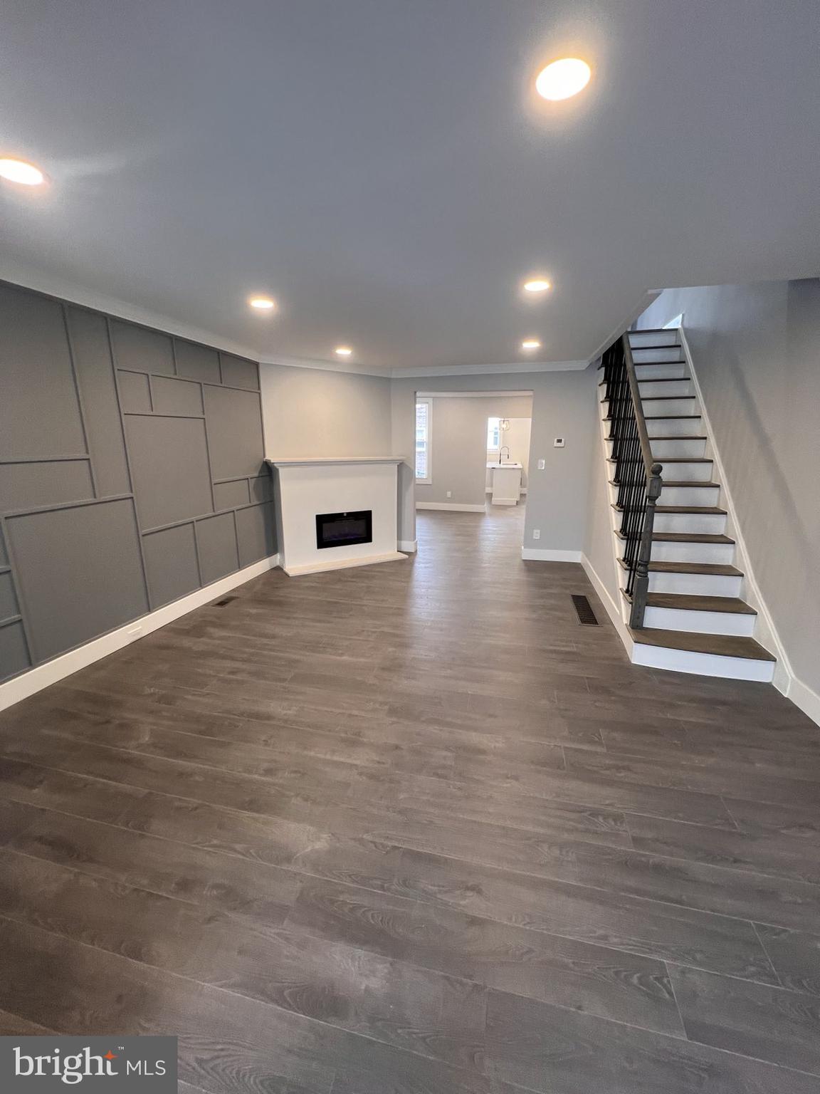 WEST OAK LANE - Residential