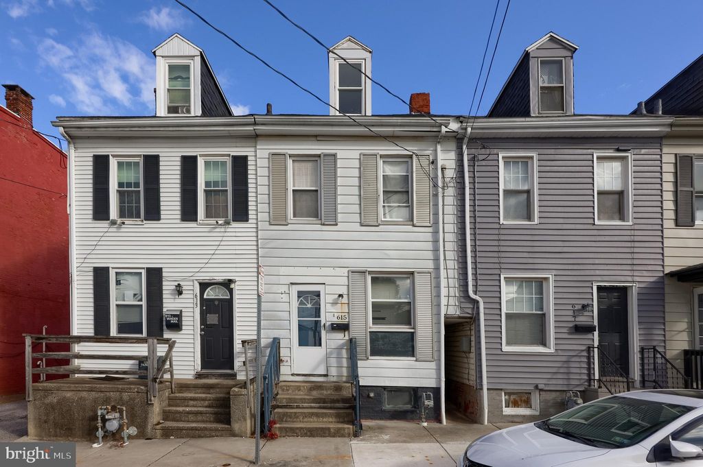 Photo of 615 Vander Avenue, YORK, PA 17403 (MLS # PAYK2093958)