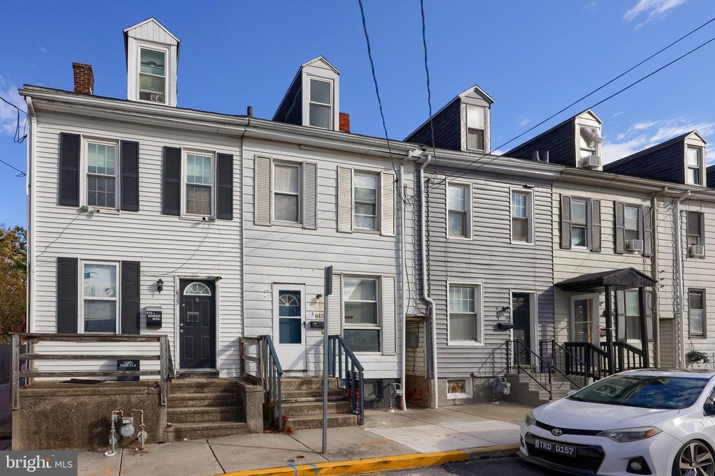 Photo of 615 Vander Avenue, YORK, PA 17403 (MLS # PAYK2093958)