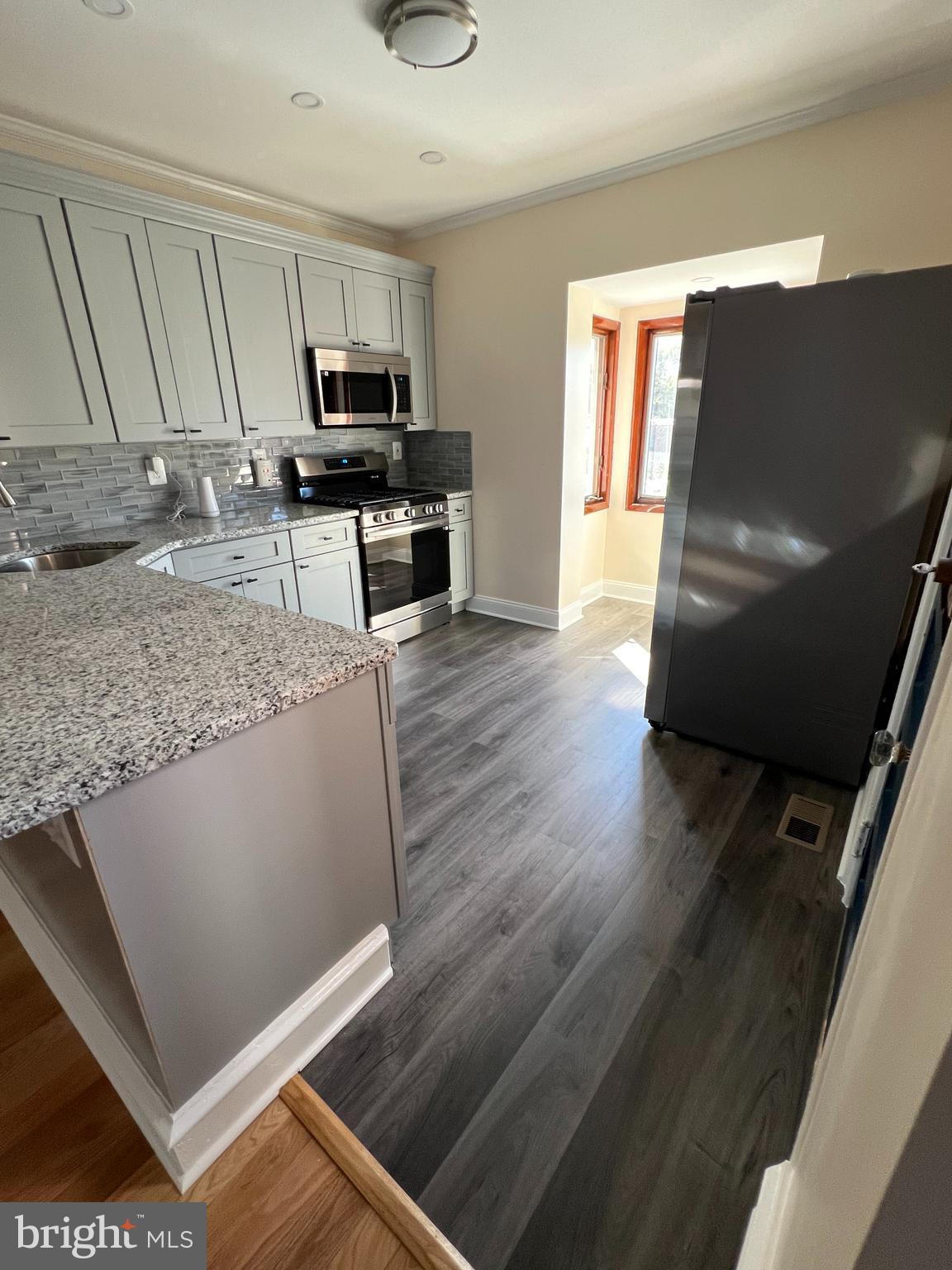 LAWNCREST - Residential