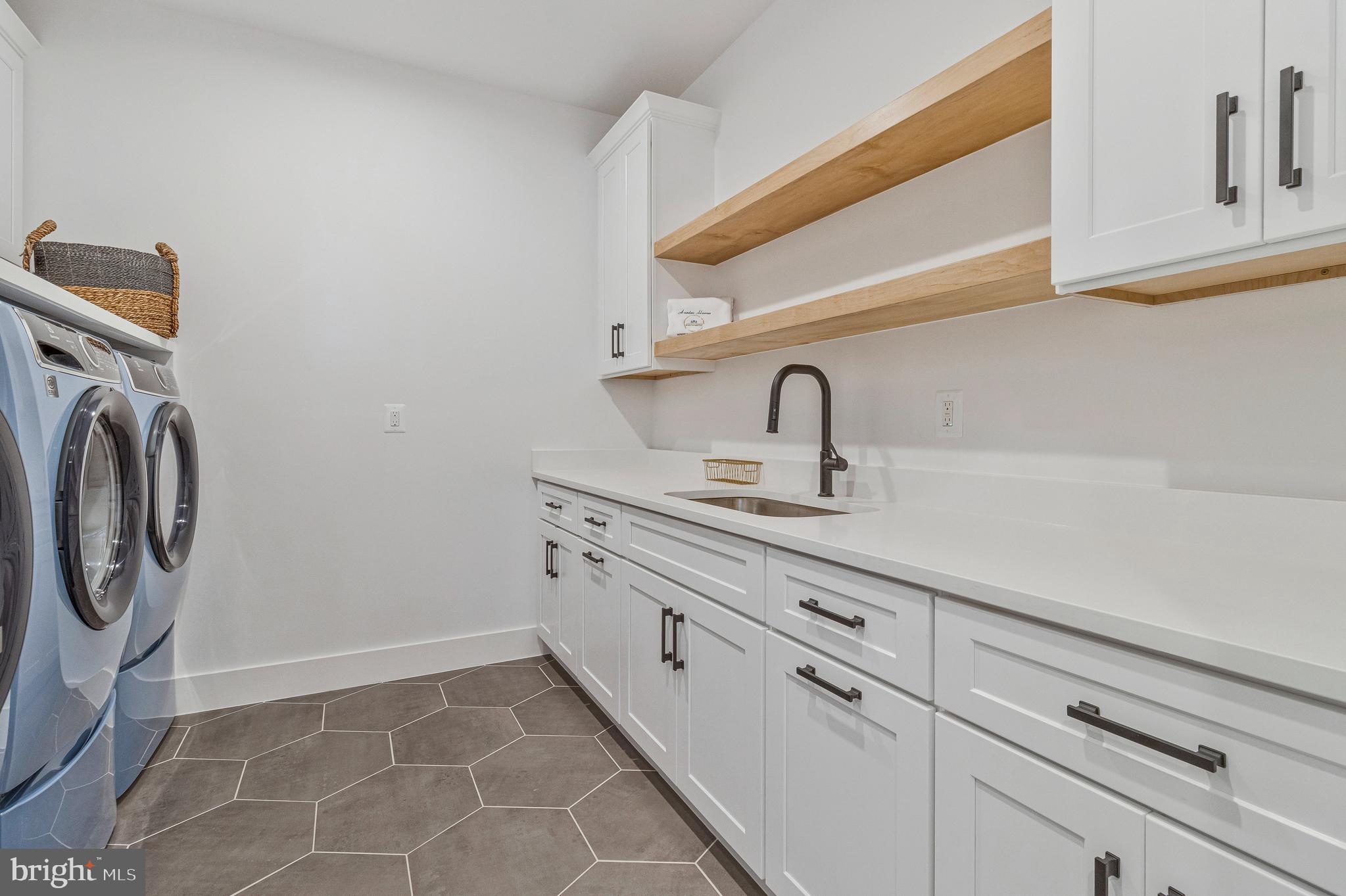 BRADLEY HILLS - Residential