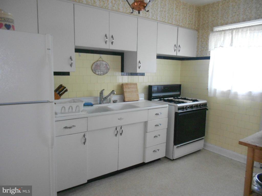 EDNOR GARDENS HISTORIC DISTRICT - Residential Lease