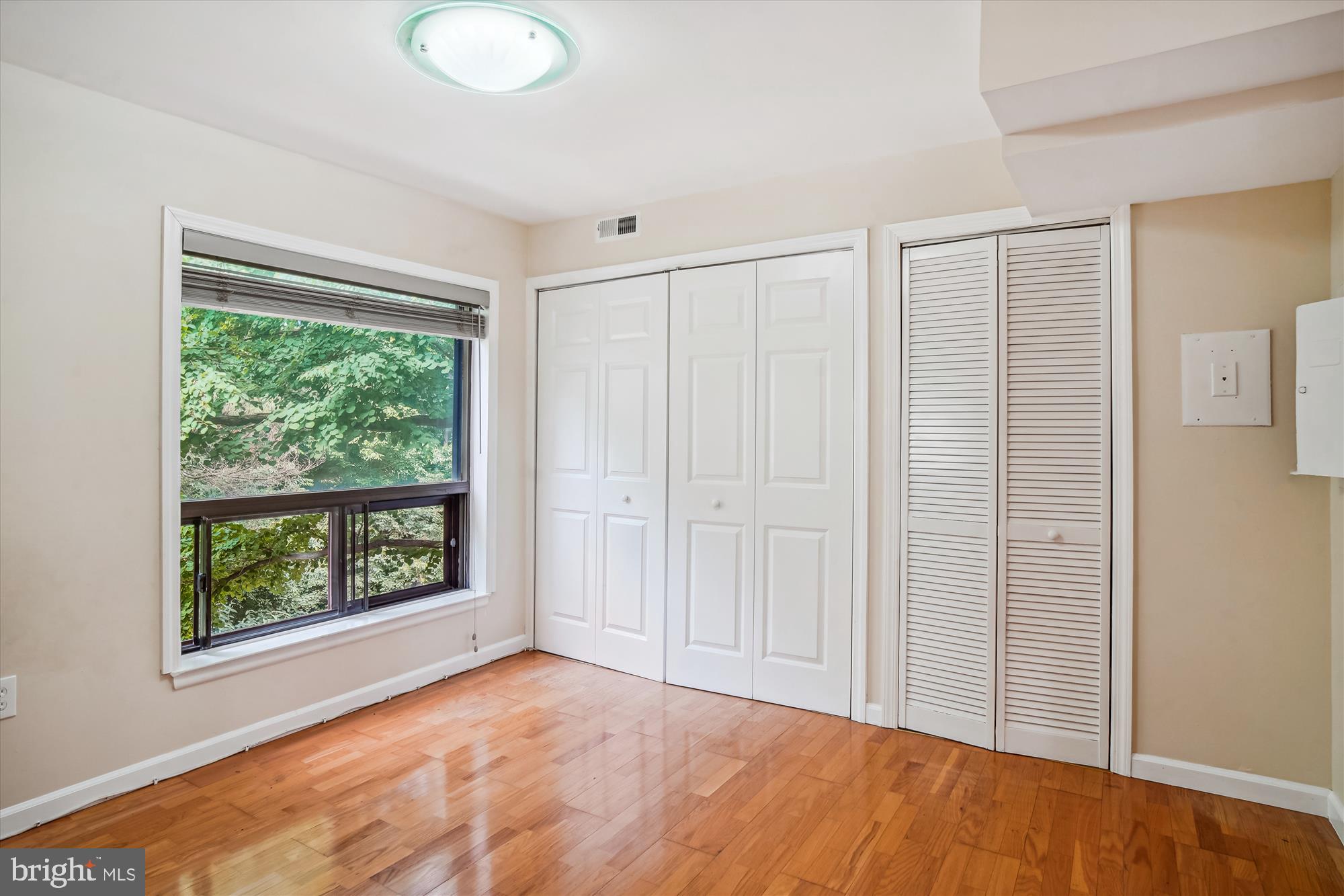 HYDE PARK - Residential Lease