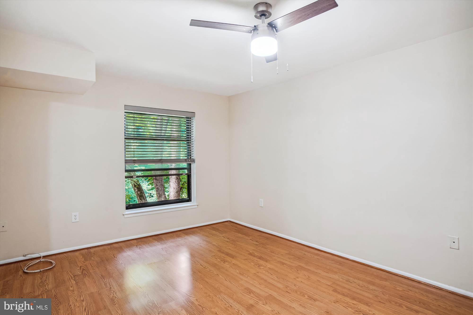 HYDE PARK - Residential Lease