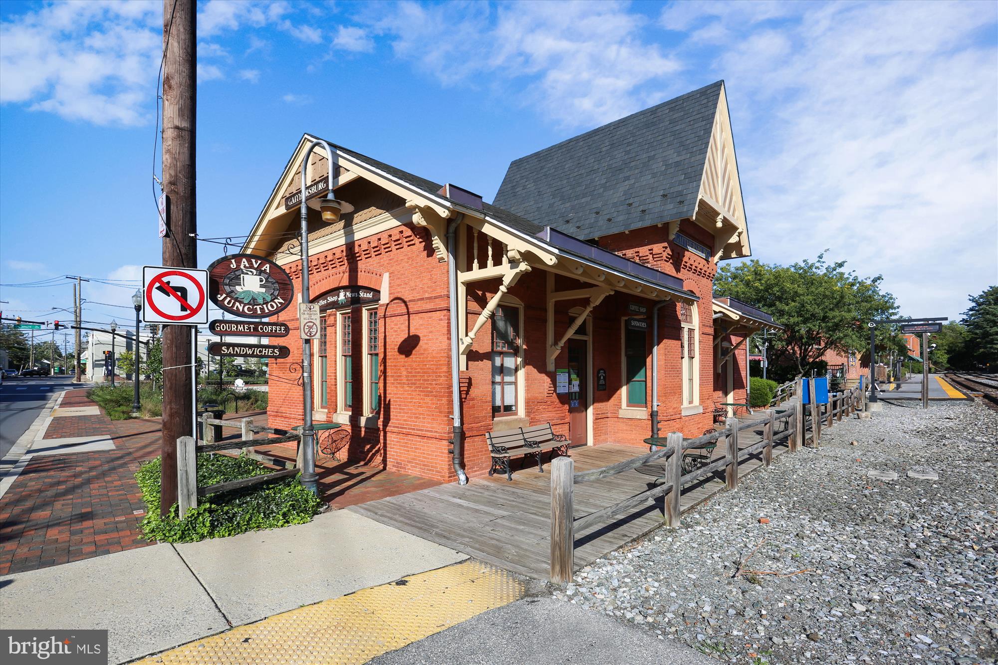 HYDE PARK - Residential Lease